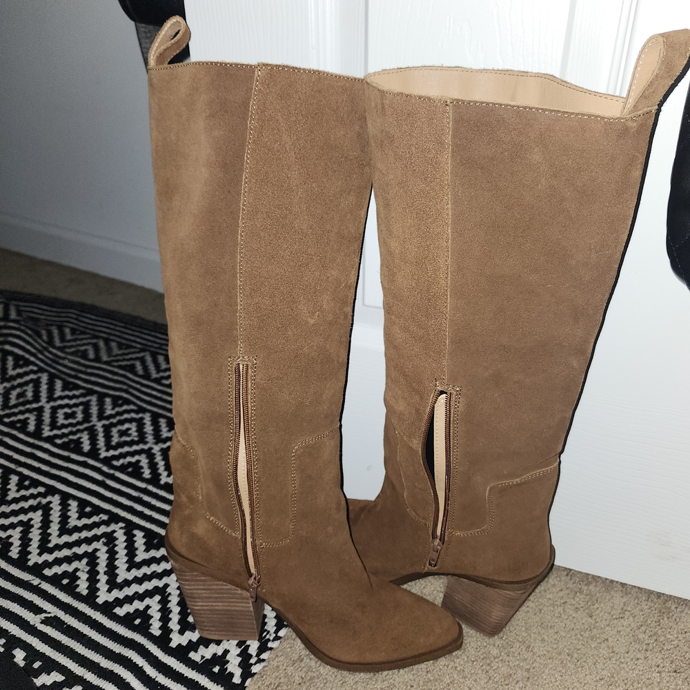 Elegant Tan Suede Heeled Boots